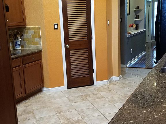 2nd image of 1020 San Pedro