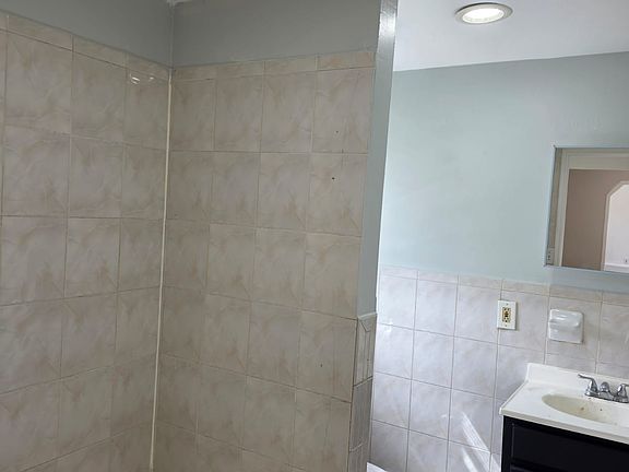 3rd image of 15 Augusta St Floor 2