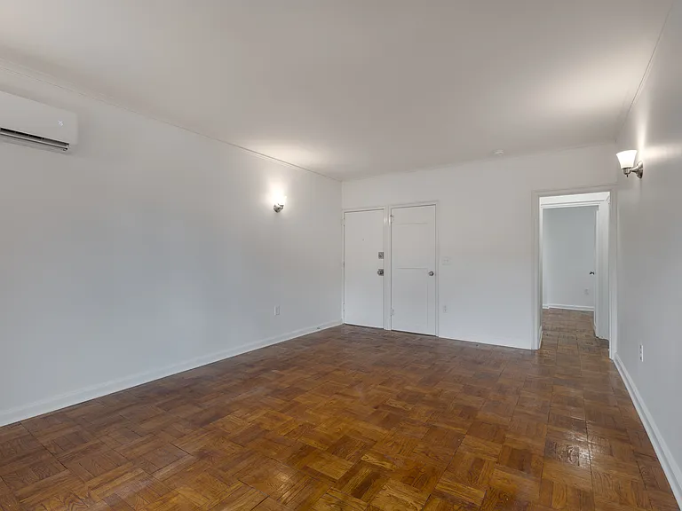 Marleigh Apartments — Photo 61