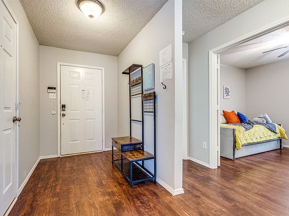 3rd image of 1425 Ridgecrest Dr