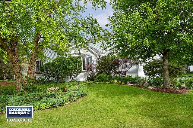 Welcome to 211 Isleview Drive in Deerpath Creek in Oswego.  This Home is Move in Ready! 