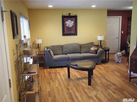 2nd image of 6 Cedar Pl