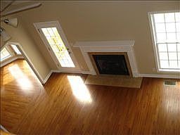 4th image of 100 Summer Terrace Ln