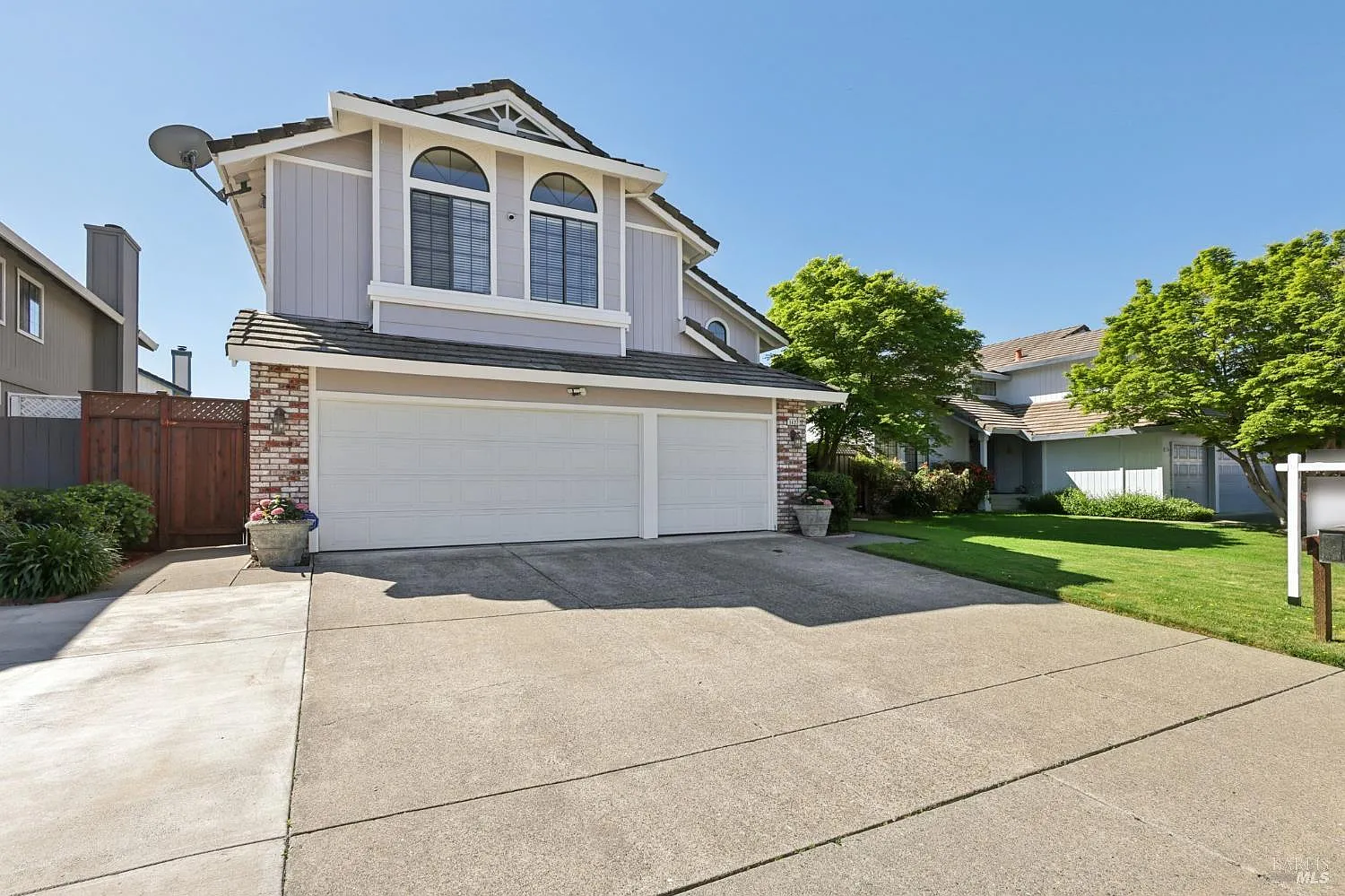 1422 Roman Dr - Photo 4