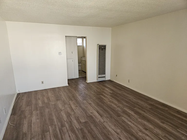 1123 W 164th St #5 — Photo 7