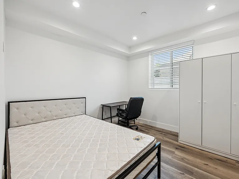 Fully Furnished Housing: 1419 W 35th St — Photo 19