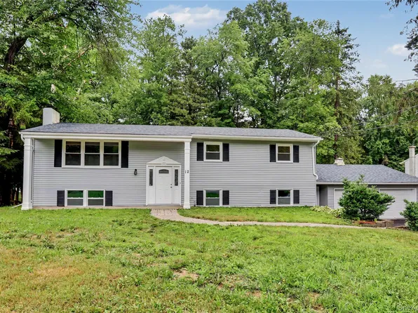 12 Roe Drive, Hyde Park, NY 12538