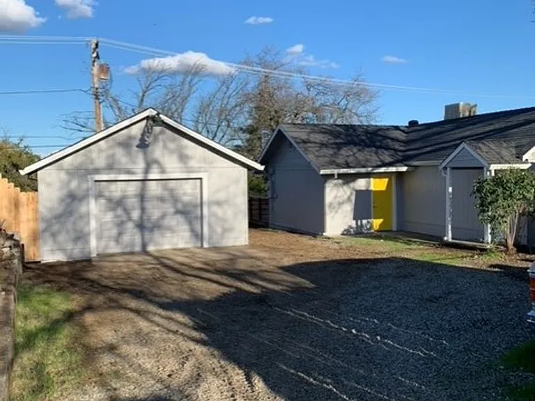 1745 Pleasant St — Photo 18