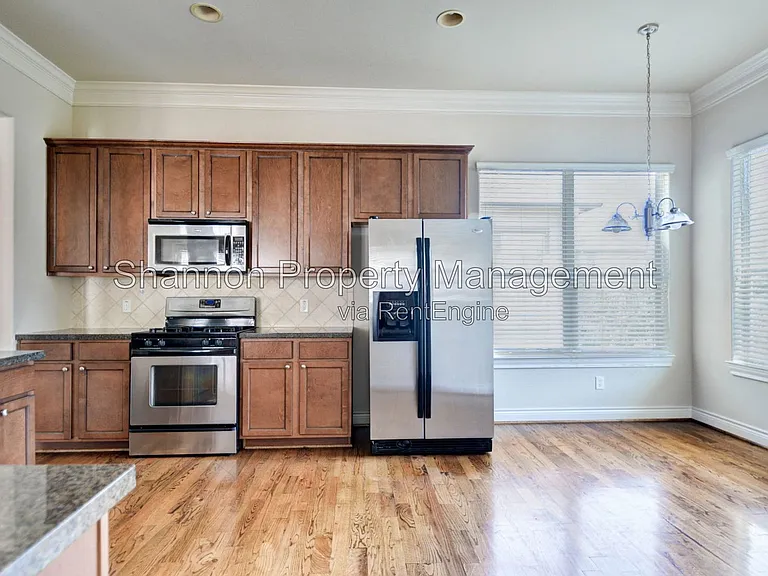 2731 Sherwin St — Photo 9