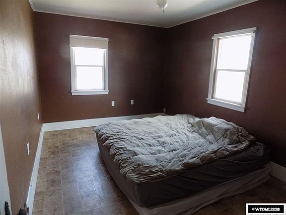 4th image of 161 Leiter Ave