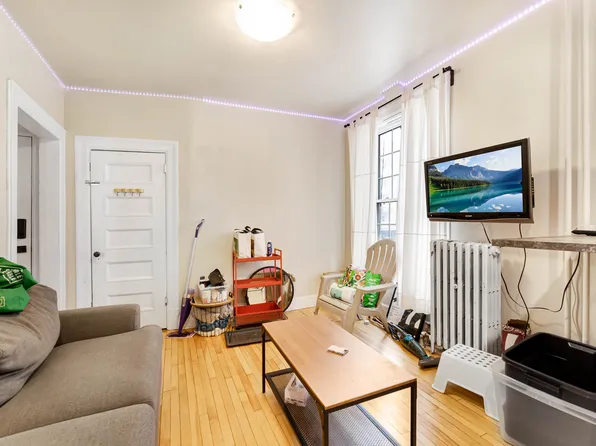 140 Stewart St #4, Ottawa, ON K1N 6J5