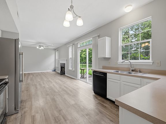 3rd image of 9625 Cypress Way