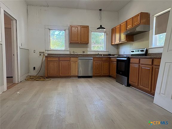 4th image of 920 S 33rd St