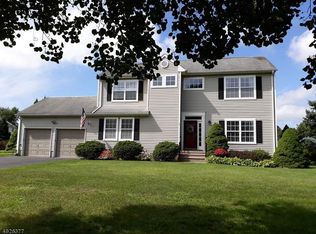 9 Saxton Ln, Hackettstown, NJ 07840
