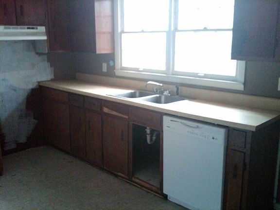 3rd image of 70 Knob Dr