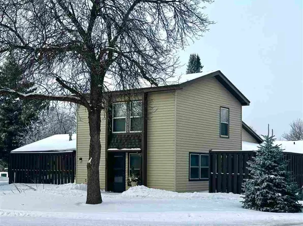 1217 Cedar Ln, Virginia, MN 55792