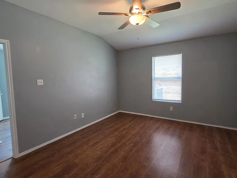 5820 Show Master Ln — Photo 9