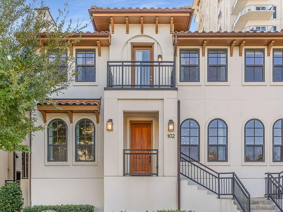 2800 Lakeside Pkwy #102