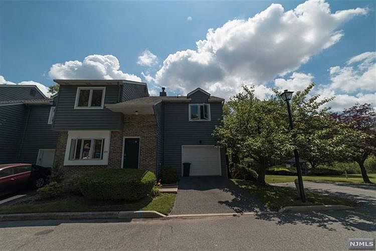 1st image of 8 Creek Ct #9