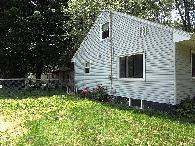 2nd image of 416 Scenic Park Dr