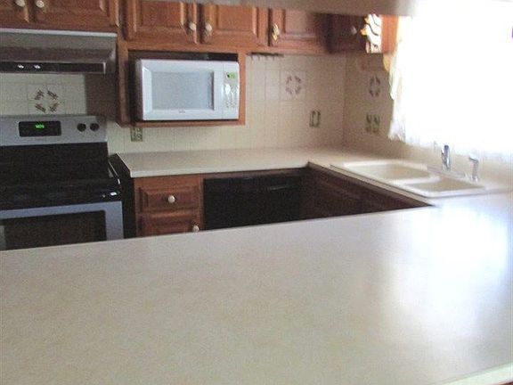5th image of 1415 N Community Dr