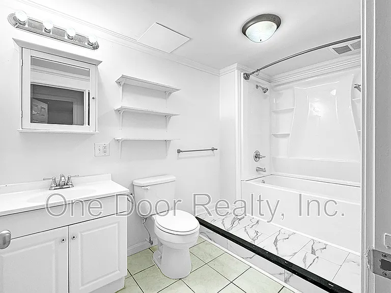 712 Powell St — Photo 22