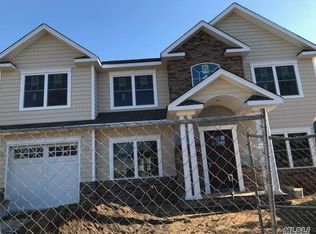 78 Southwood Cir, Syosset, NY 11791