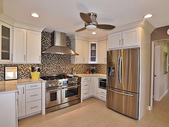 4th image of 2930 Meadow Dr