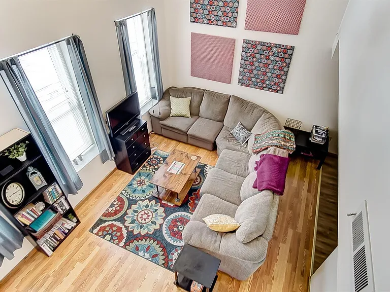 300 Warner St #2F — Photo 1