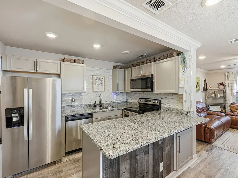 5327 Lexington Ave — Photo 12