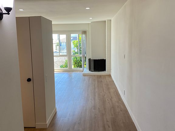 4th image of 1014-1 W Huntington Dr #21