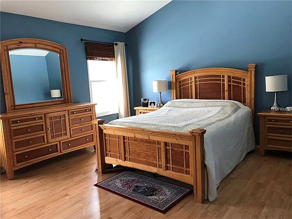 3rd image of 3281 Hillmont Cir