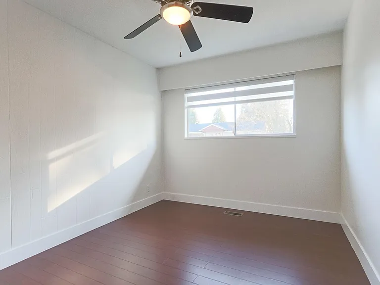 10833 85a Ave — Photo 3