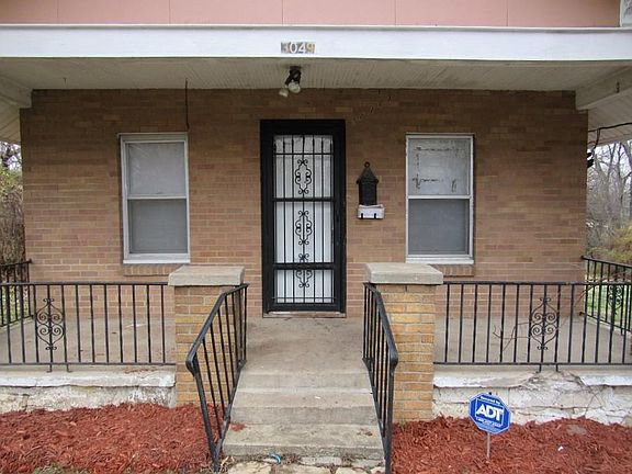 3rd image of 3049 N 32nd St