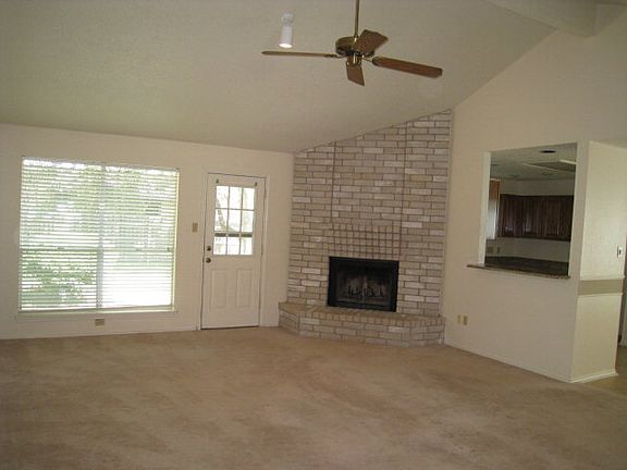 3rd image of 2404 Kline Cir