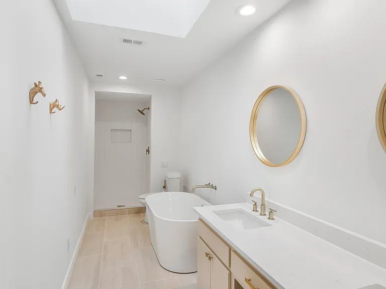 3633 Asbury St — Photo 5