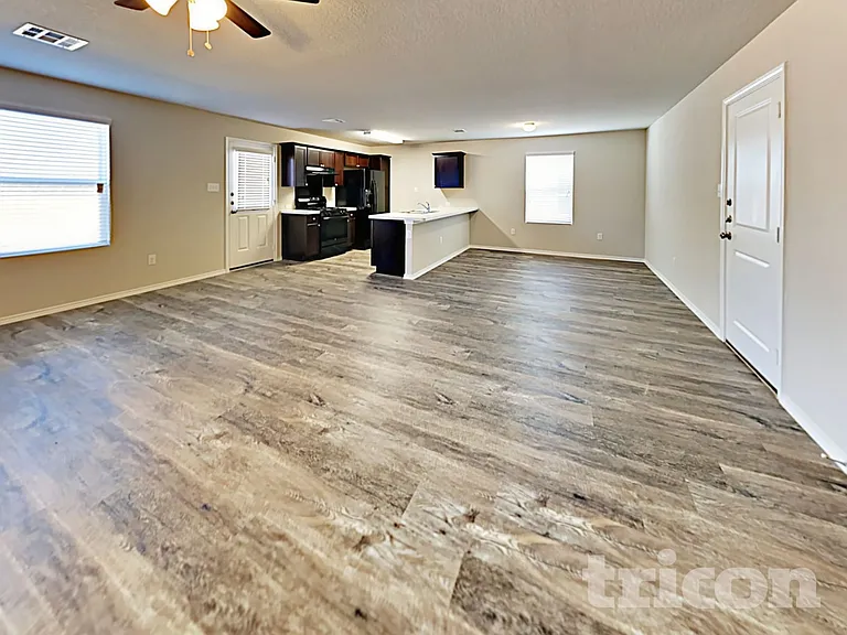 5202 Everett Loop — Photo 5