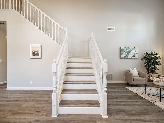 5th image of 142 Wawona St