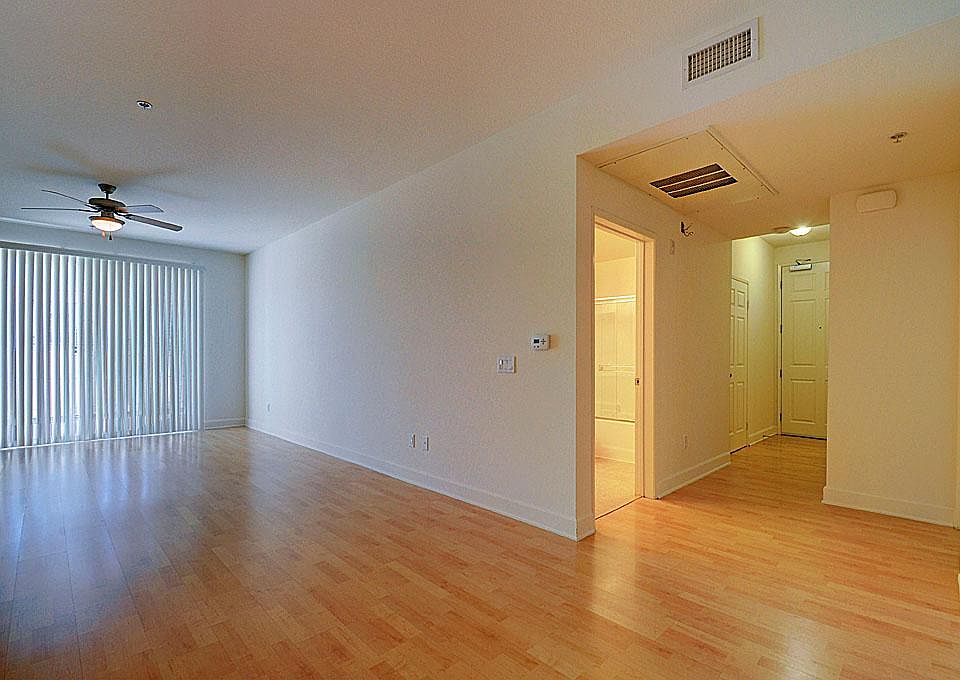 1st image of 14611 Vincennes St #320