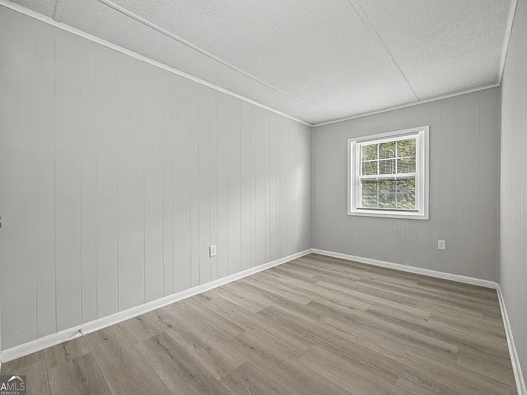 2830 Village Green Dr — Photo 4