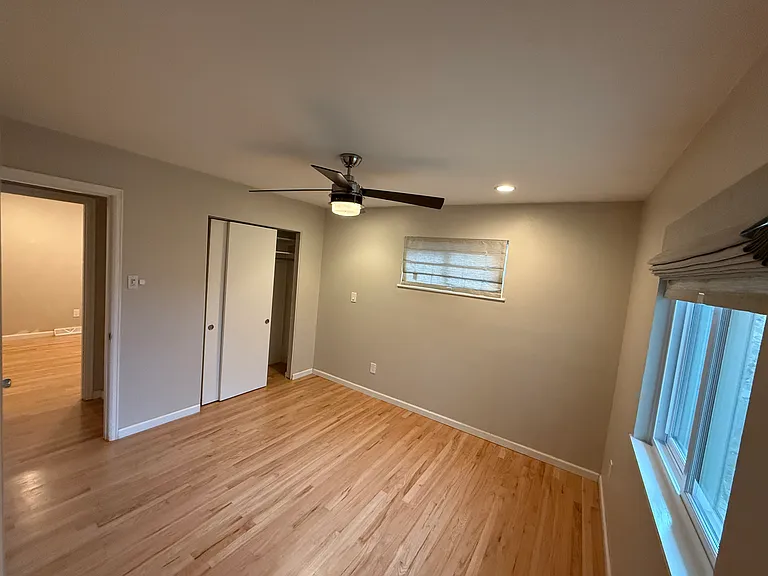 837 S Grape St — Photo 10
