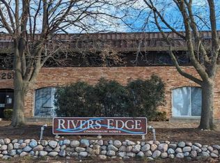 4225 W Rivers Edge Cir, Milwaukee, WI 53209