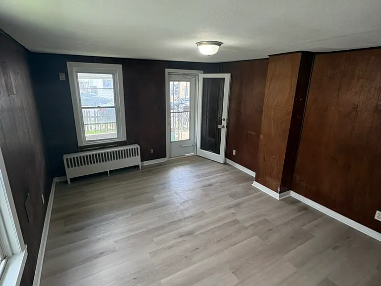 1113 Elm St — Photo 2