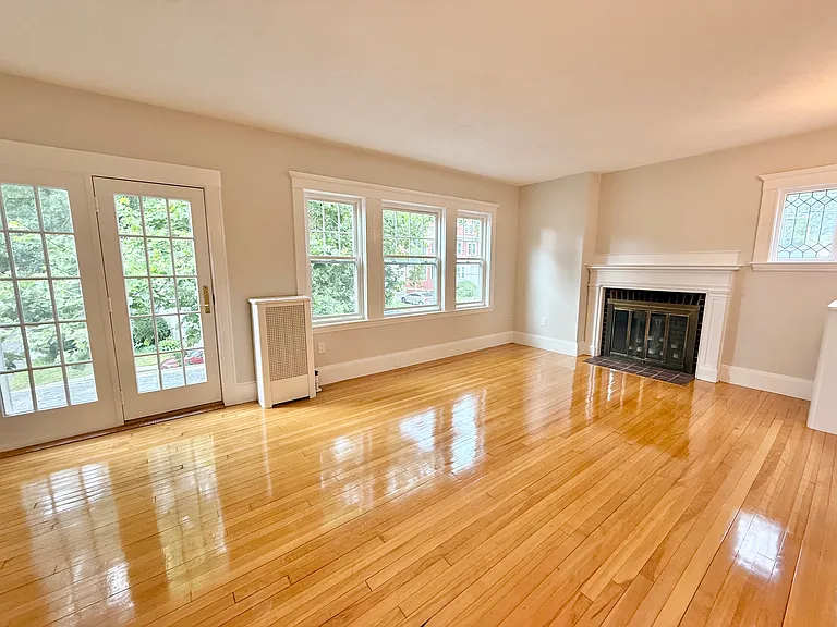 203 Maplewood St #2 — Photo 1