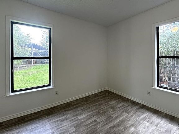 3rd image of 417 Parker Dr