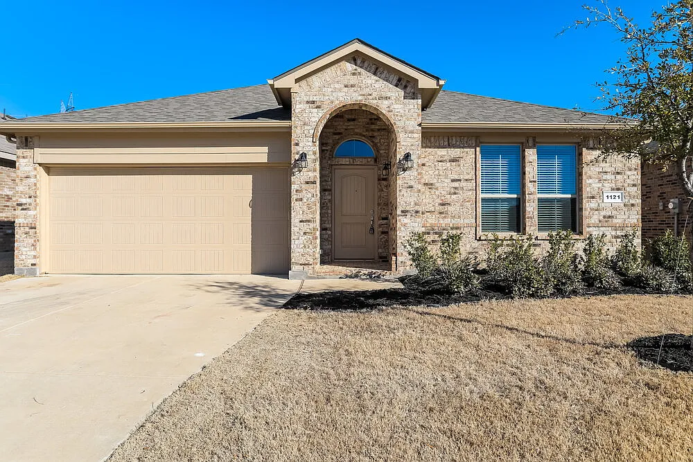 4 bed, 2.0 bath, 1664 sqft, $2,190 — Photo 1