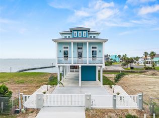 107 Gulf Dr, Tiki Island, TX 77554