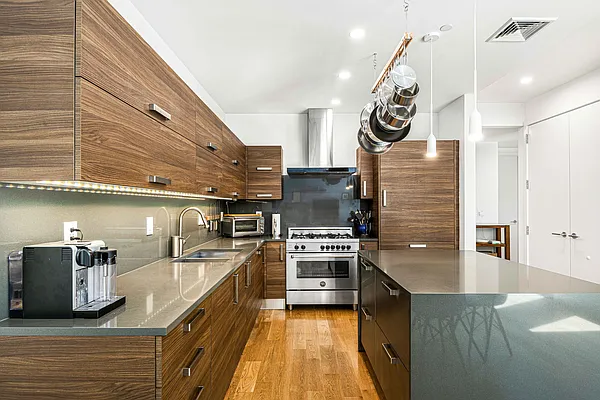 Sold by Level Group | media 5