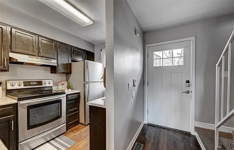 3 bed, 2.0 bath, 1274 sqft, $2,500 — Photo 4