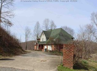 4 Eastcove Ln, South Charleston, WV 25309